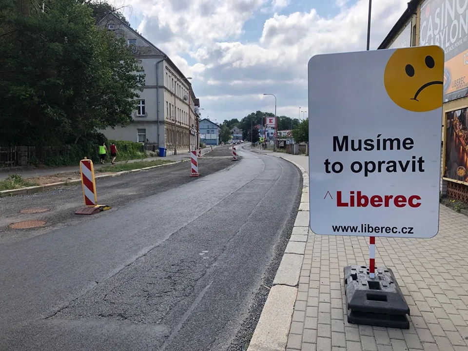 Dopravu na objízdné trase průtahu zkomplikuje oprava. Město provizorně opraví část Horákovky