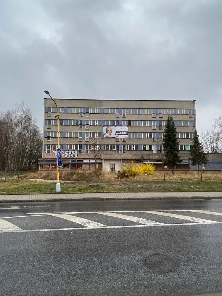 Bývalá ubytovna Kovák v Chrastavě je již léta opuštěná a ohrožuje okolí.