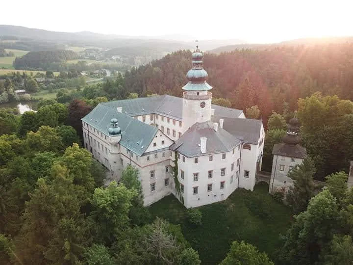 V zámku Lemberk sice bylo jen těsně nad nulou, i tak první návštěvníci přišli