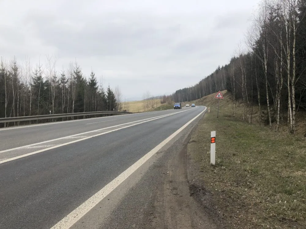 Silnice I/13 u Bílého Kostela bude mít nové oplocení a most. Střety se zvěří jsou tam časté