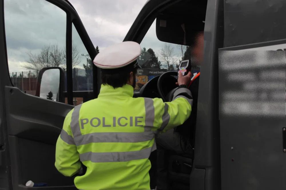Policisté v Libereckém kraje kontrolovali používání bezpečnostních pásů a autosedaček. Odhalili i další prohřešky řidičů
