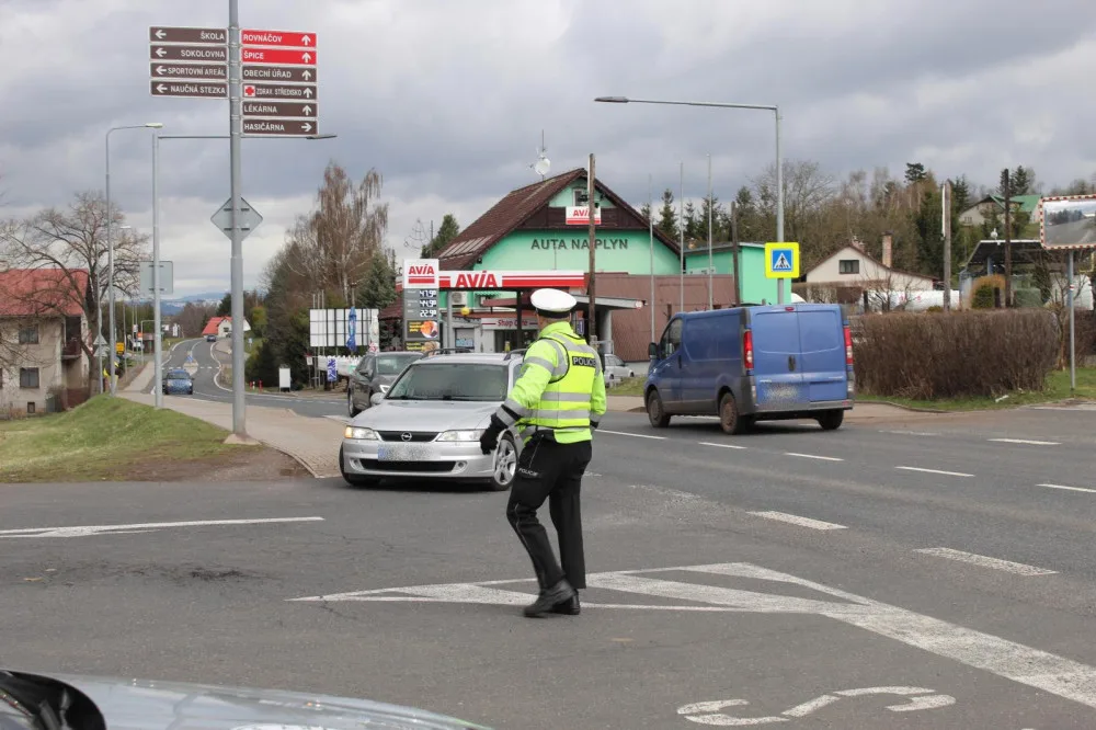 Policisté v Libereckém kraje kontrolovali používání bezpečnostních pásů a autosedaček. Odhalili i další prohřešky řidičů
