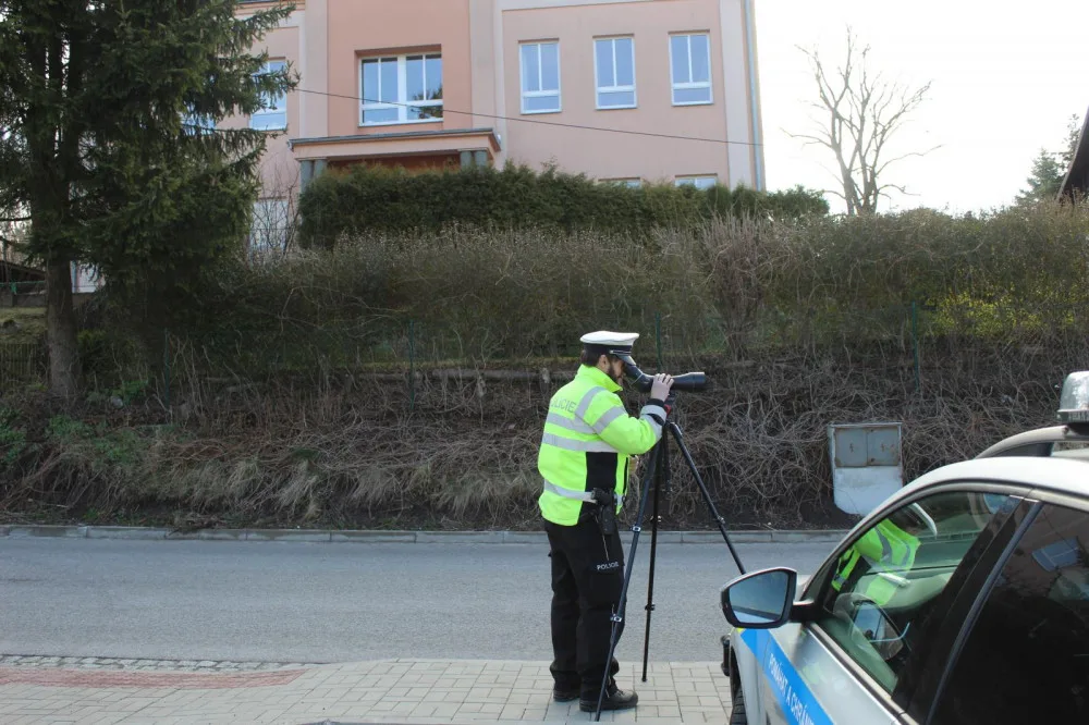 Policisté v Libereckém kraje kontrolovali používání bezpečnostních pásů a autosedaček. Odhalili i další prohřešky řidičů