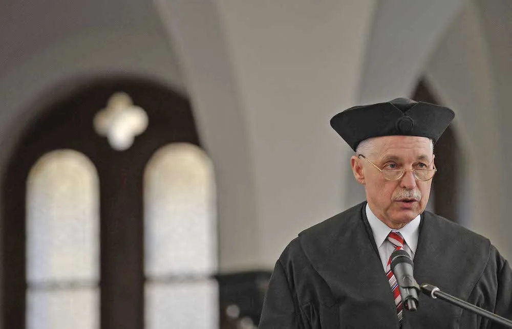Smutek na univerzitě. Zemřel emeritní rektor Vojtěch Konopa