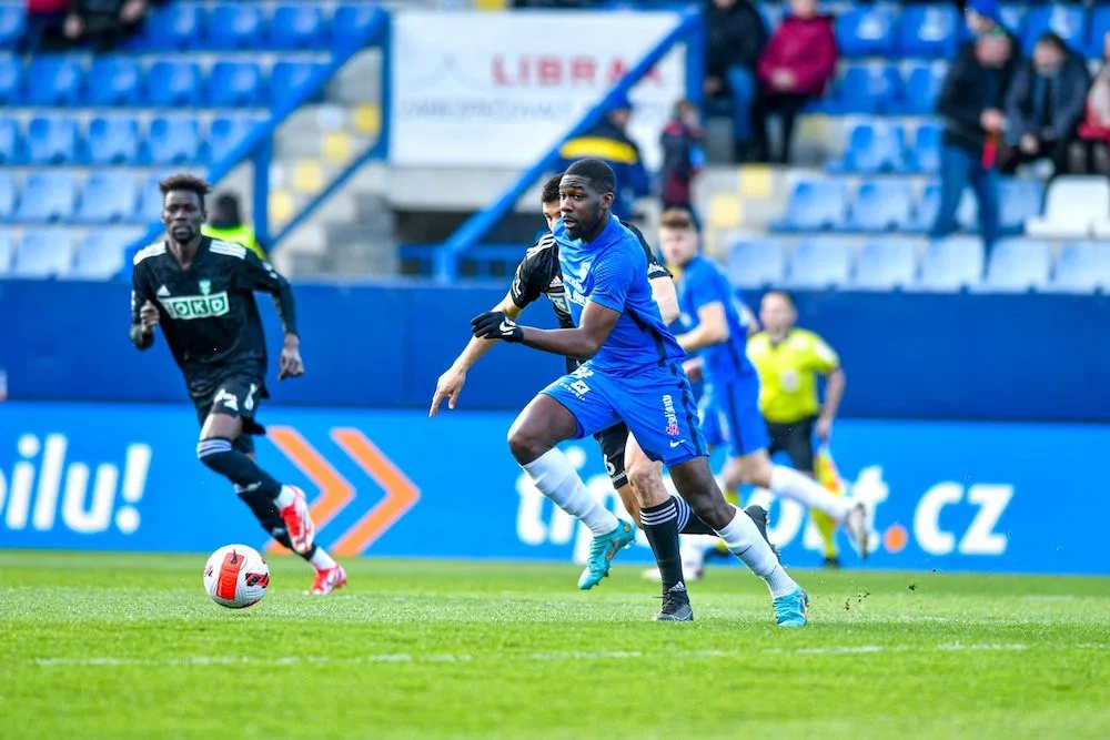 Slovan v posledním domácím utkání základní části porazil Karvinou 2:1