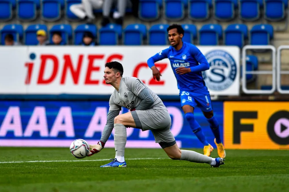 Slovan základní část ligy zakončil porážkou na Slovácku. V nadstavbě s utká s Olomoucí