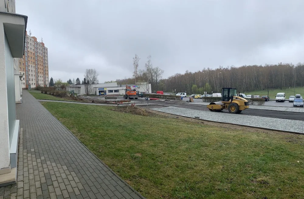 Parkoviště u Hokejky staví město bez povolení. Na jeho vydání čekáme, říká náměstek