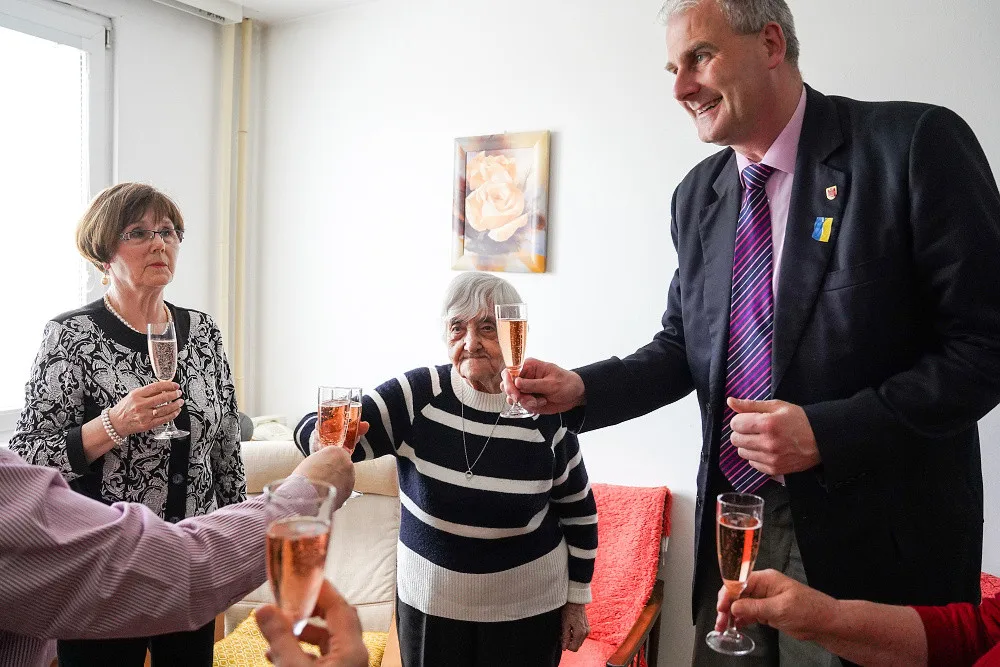 V Liberci žije osm stoletých občanů. Jubilejní narozeniny oslavila Anna Vošvrdová