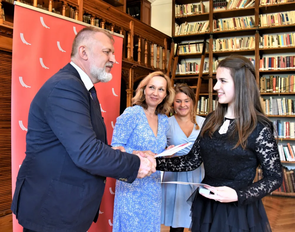 Studenti z Libereckého kraje převzali Cenu vévody z Edinburghu. Za dobrovolnictví i sport