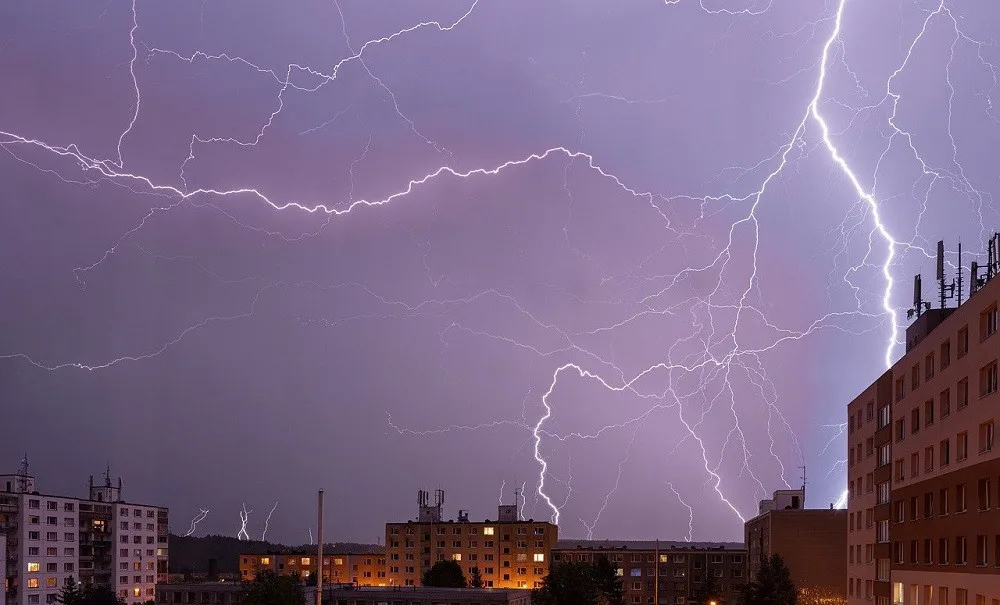 Na Česko se ženou bouřky. V Libereckém kraji budou nejsilnější