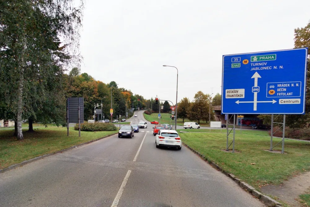Vytížená křižovatka v Liberci se rozšíří. Úprava má zajistit plynulejší provoz