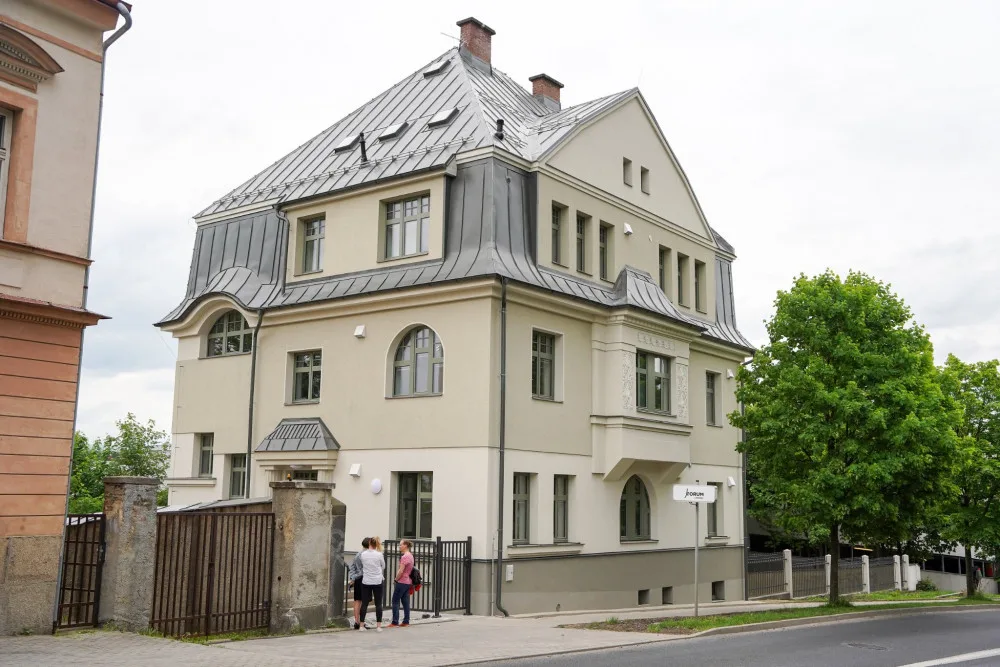 Zrekonstruovaný historický dům v centru města nabídne devět bytů rodinám s nízkými příjmy
