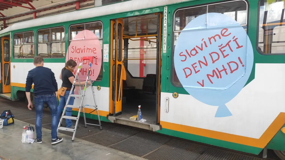 Na Den dětí jezdí Sladká balonková tramvaj. Na malé cestující čeká překvapení