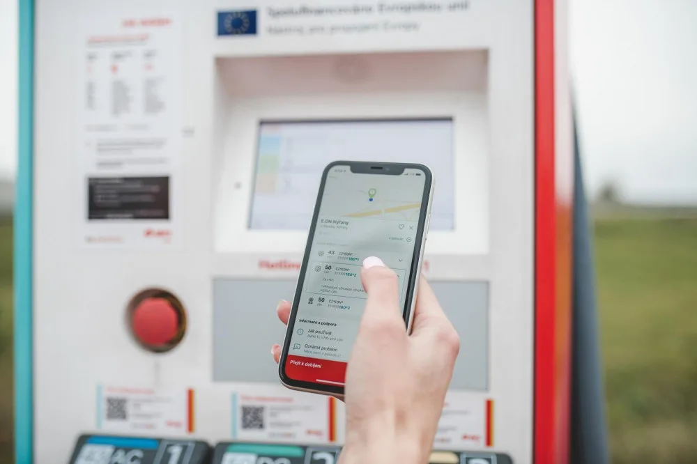 Řidiči elektromobilů budou moci platit za nabíjení kartou E.ON Drive v Česku i v zahraničí