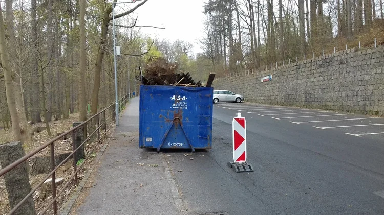 Vězni už sedm let pomáhají uklízet Liberec. Nedávno vyčistili lesopark, pomohou u cyklostezky