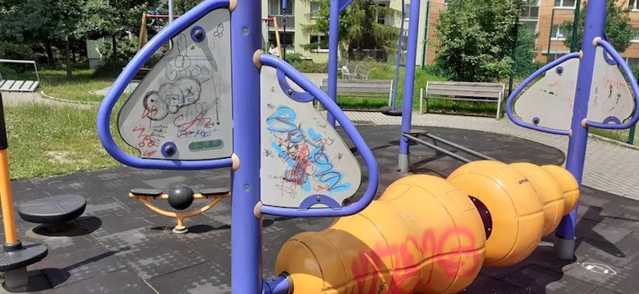 Opravené hřiště na Dobiášovce po pár dnech poničili vandalové
