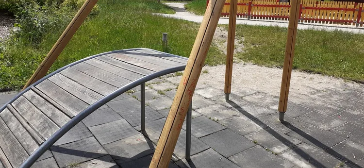 Opravené hřiště na Dobiášovce po pár dnech poničili vandalové