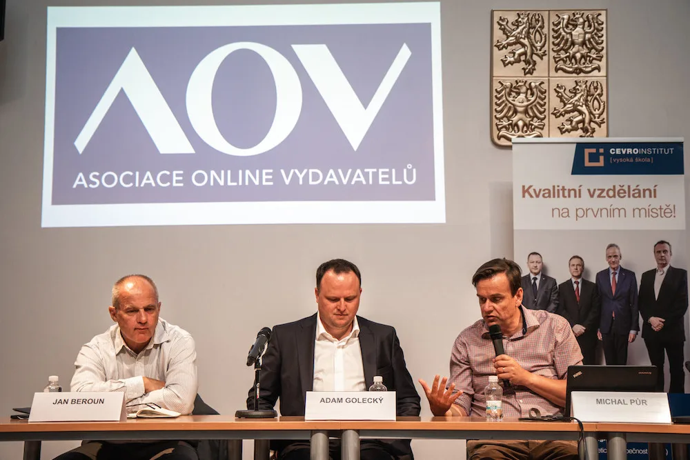 Blokování nás nespasí, lepší je kvalitní mediální výchova, říká výkonný ředitel sdružení, které vyplo proruské weby