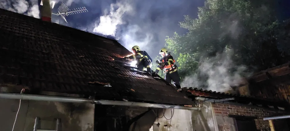 Noční požár rodinného domu v Dolní Sytové na Semilsku způsobil škodu za jeden a půl milionu korun