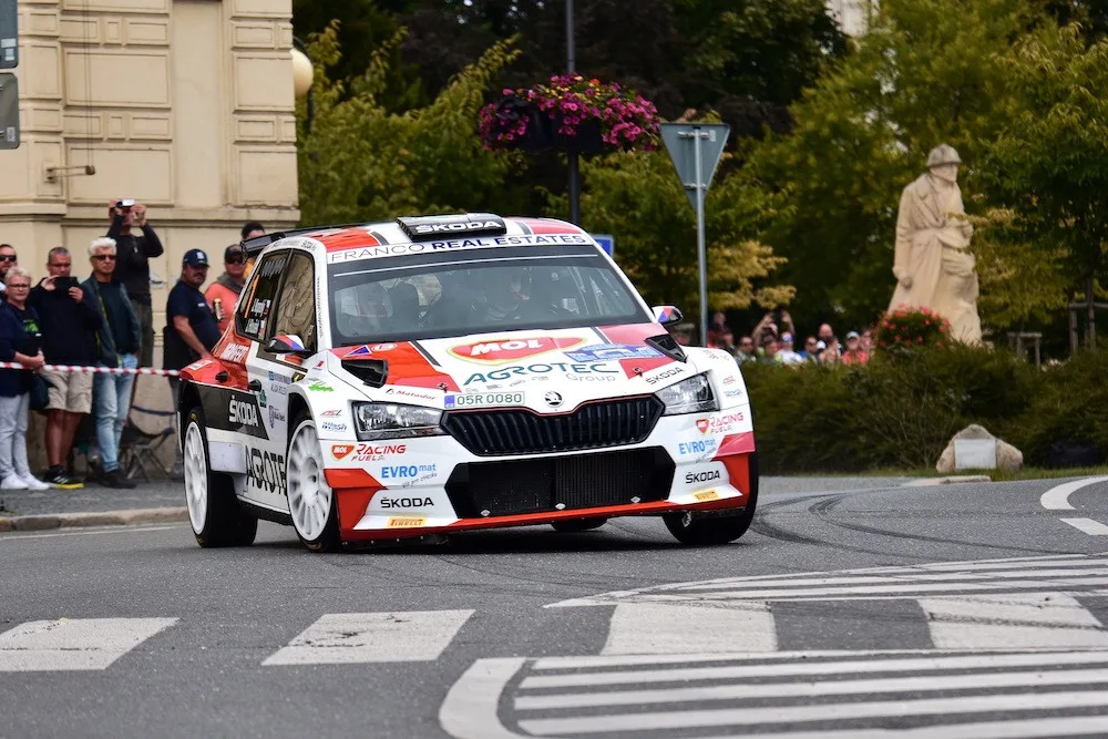 Bohemia Rally podesáté vyhrál Jan Kopecký. Boj do posledního kilometru, řekl vítěz