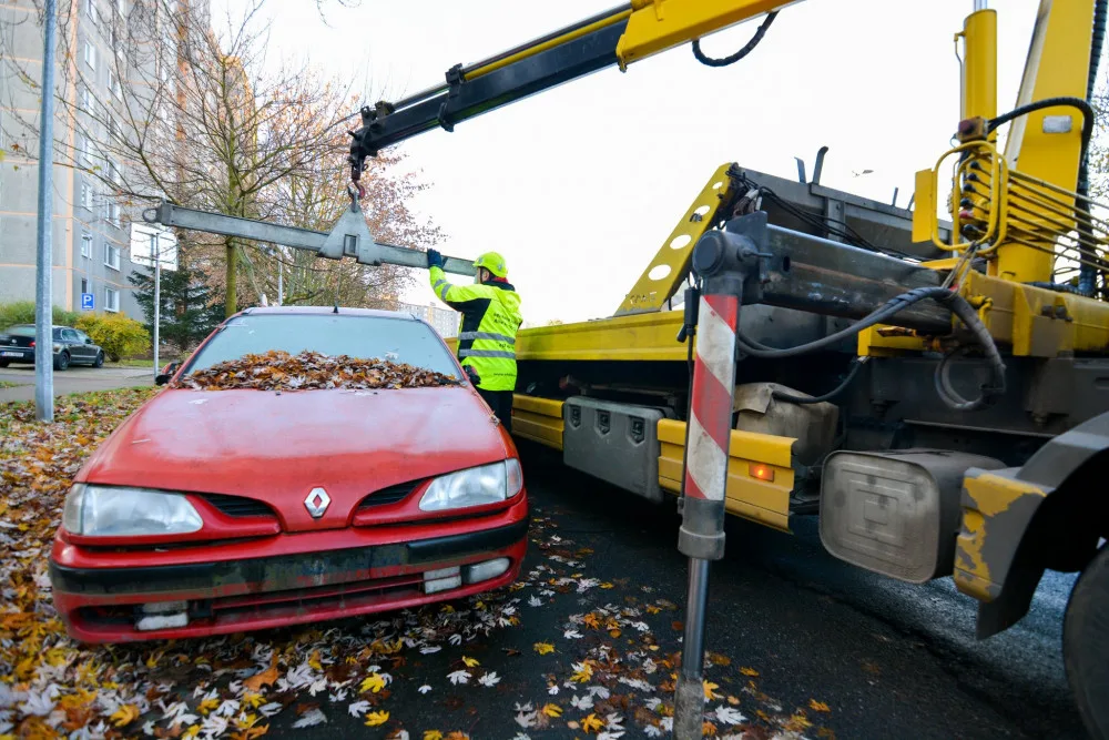 Auta za pár stovek. Liberec prodá vozidla, která nechal odtáhnout z ulic města