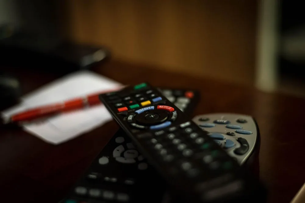 Naordinujte si více dovolené a zapněte televizi, radí lékaři