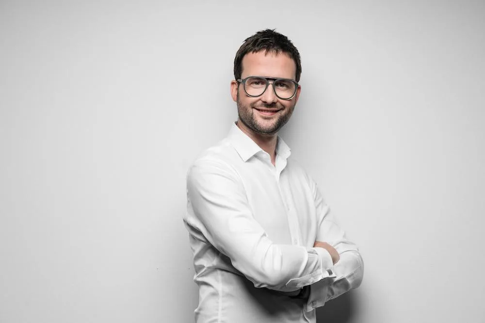 Češi jsou nakloněni inovacím. Klasické platební karty se stanou minulostí, říká šéf Mastercard Michal Čarný