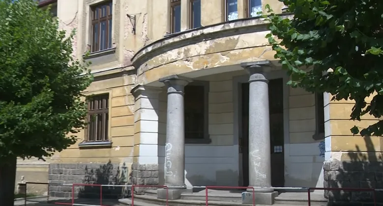 Nejstarší školská budova v Chrastavě čeká na opravu. Město potřebuje získat dotaci