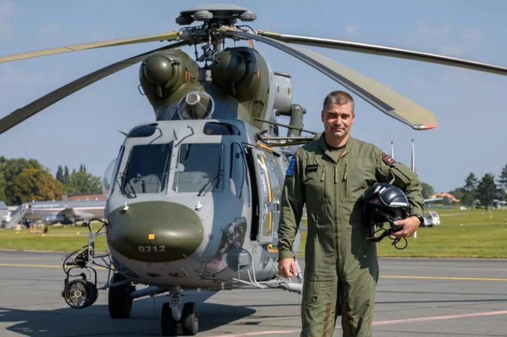 VIDEO: Nic většího než požár v Českém Švýcarsku jsem nikdy neviděl, říká armádní pilot