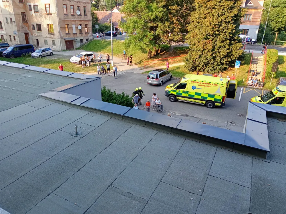 V Jablonci nad Nisou hořel pečovatelský dům pro seniory. Dvě desítky osob byly evakuovány