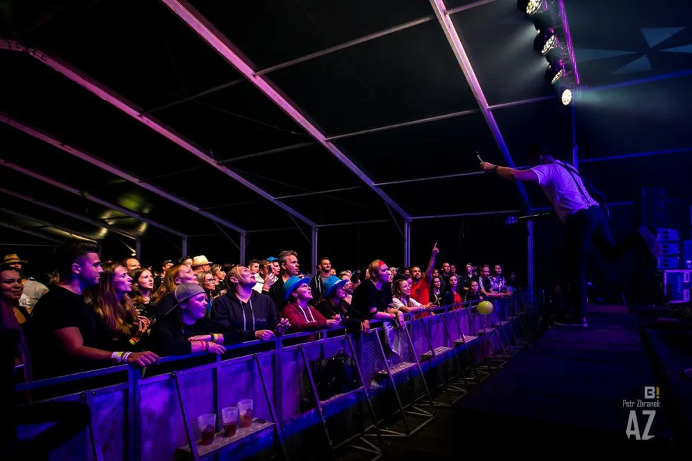 Druhý den Benátské. Z rockového charakteru festivalu vyčníval koncert Ivana Mládka