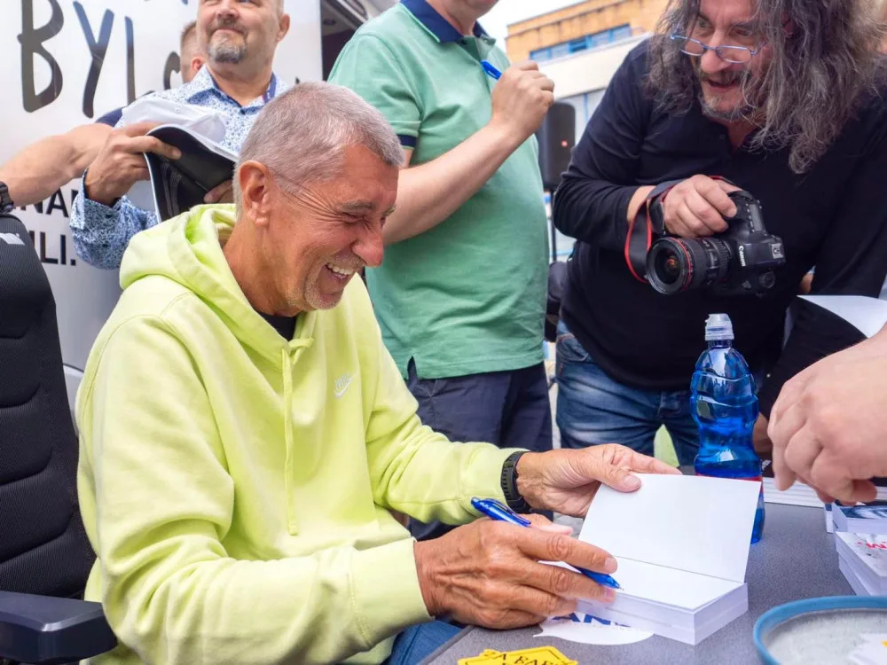 První kolo prezidentských voleb vyhraje Babiš, věští průzkum