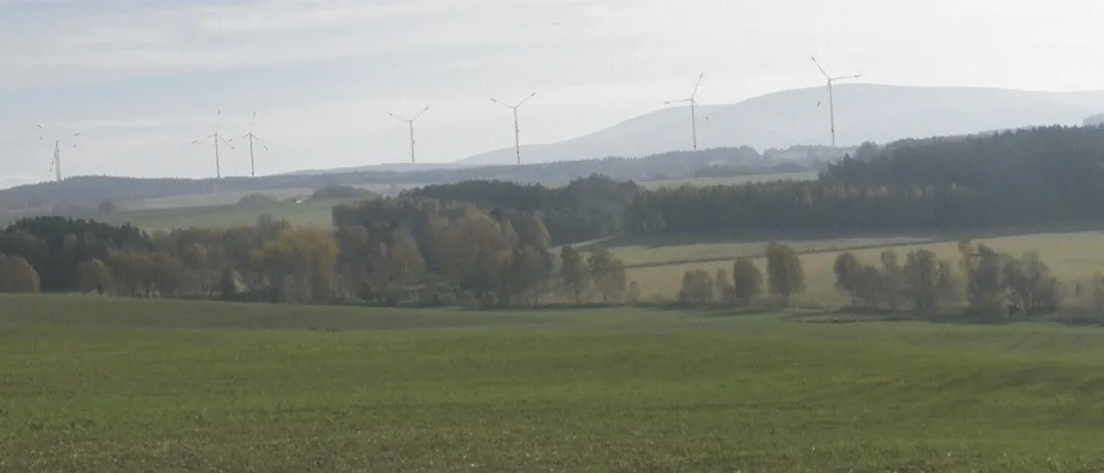 Vizualizace větrného parku. Pohled od Pertoltic směrem k Jizerským horám