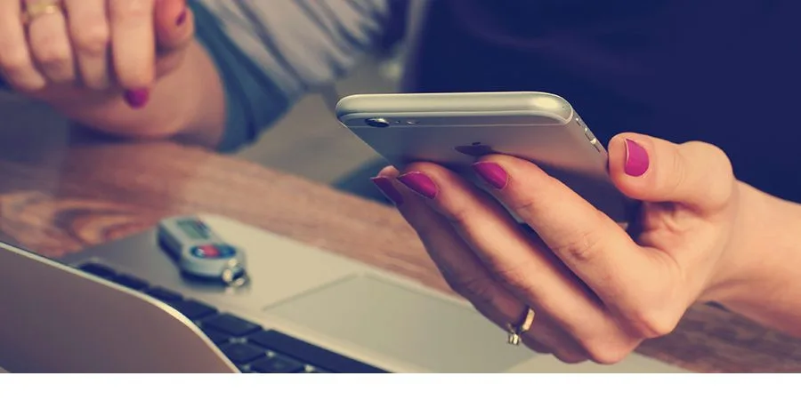 Podvodníci se vydávají za exekutory, přes SMS se snaží vylákat peníze i údaje