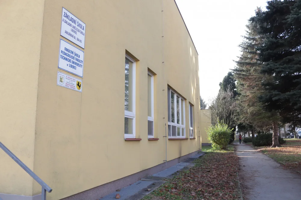 ZŠ a ZUŠ Jabloňová
