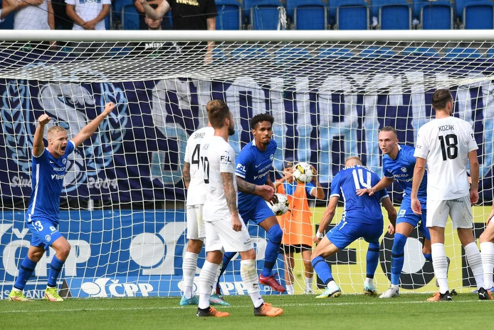 Loni byl poslední, teď Slovan bojuje o čelo tabulky. Jsme nohama na zemi, hlásí kapitán Gebre Selassie