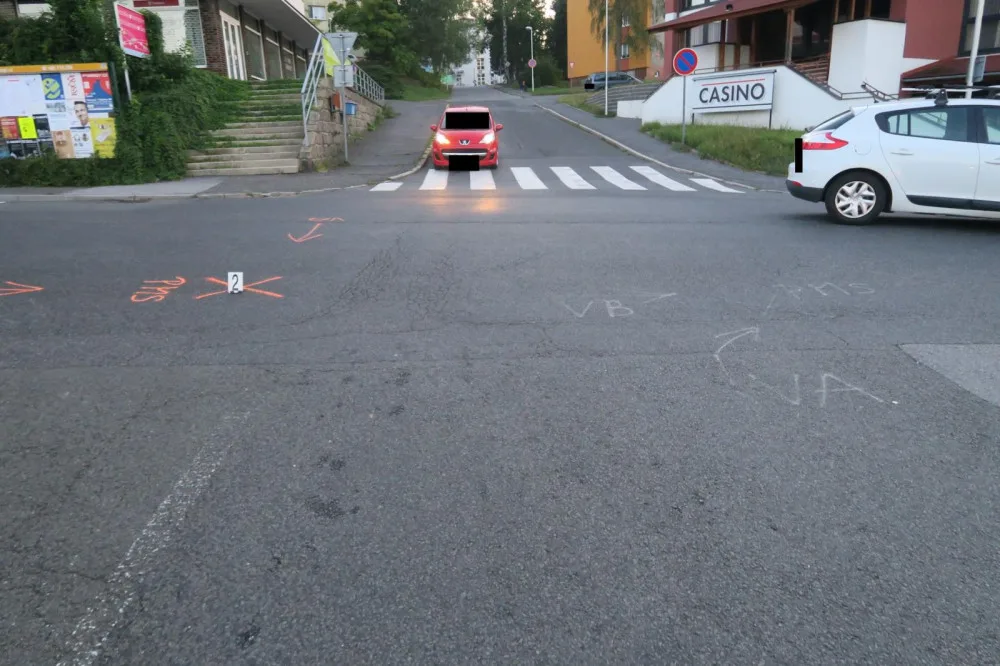 Řidič v Jablonci nad Nisou srazil cyklistu, od nehody ujel. Policie hledá svědky nehody