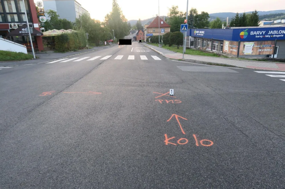 Řidič v Jablonci nad Nisou srazil cyklistu, od nehody ujel. Policie hledá svědky nehody