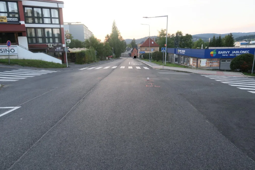 Řidič v Jablonci nad Nisou srazil cyklistu, od nehody ujel. Policie hledá svědky nehody