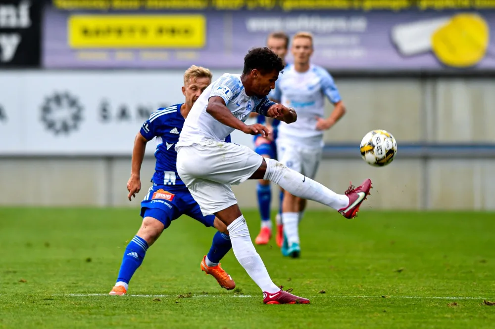 Slovan v Olomouci dokázal srovnat, po vyloučení Talovjerova se musel bránit