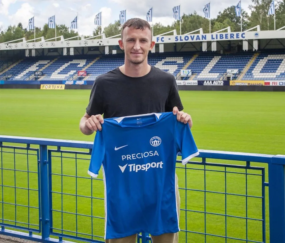 Posila za zraněného Doumbiu. Do Slovanu přichází na půl roku slávista Valenta