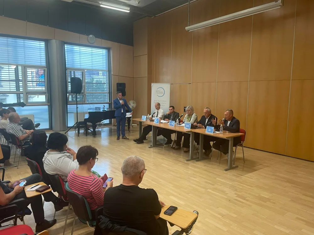 Lídři stran v předvolební debatě. Řešila se doprava, bazén i bydlení v Liberci