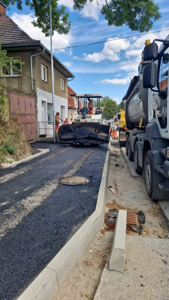 Silnice v Rynolticích je hotová. Komplikace zůstanou u Rozkoše