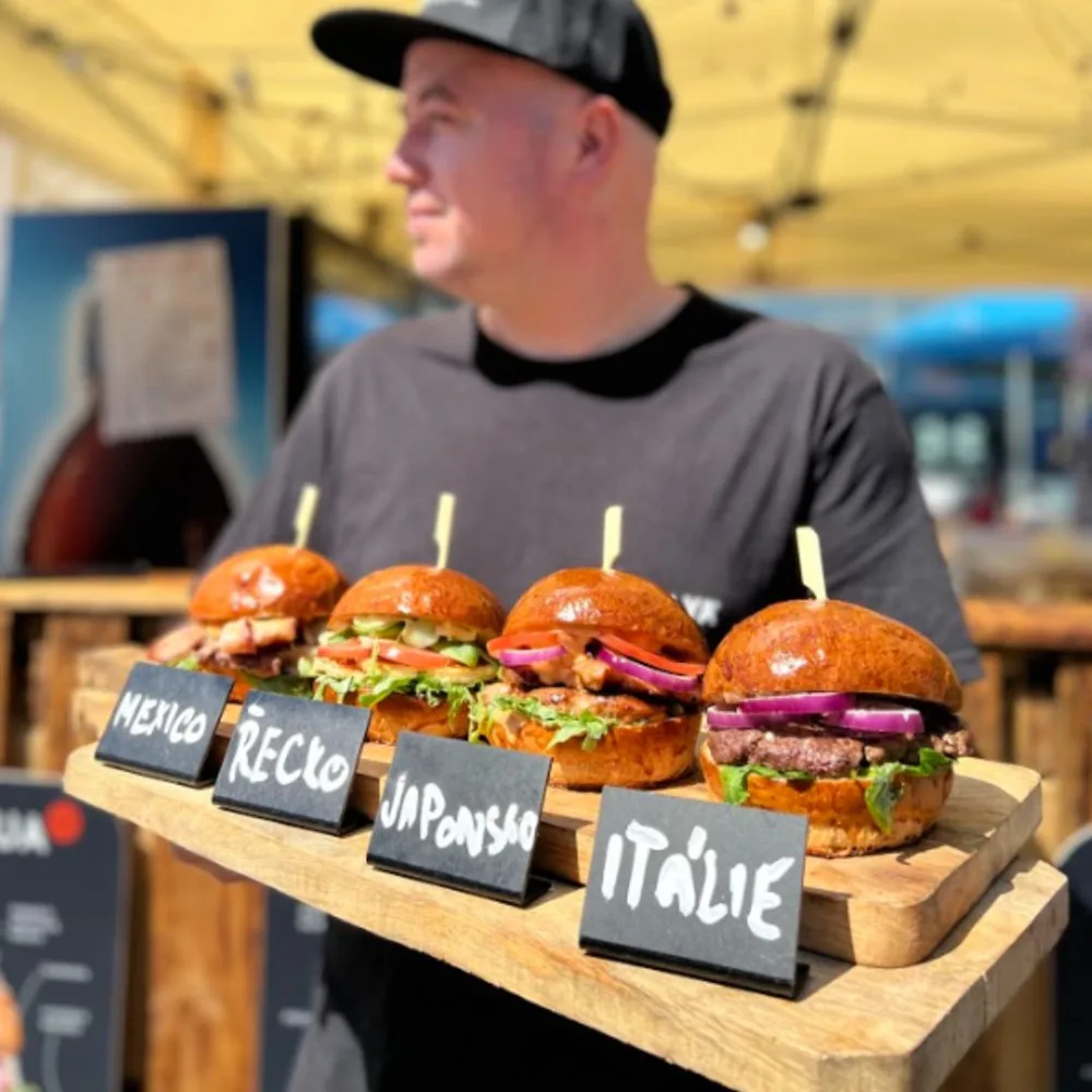 Burger Festival veze do Liberce víc jak tunu hovězího, bude se i flambovat na whisky