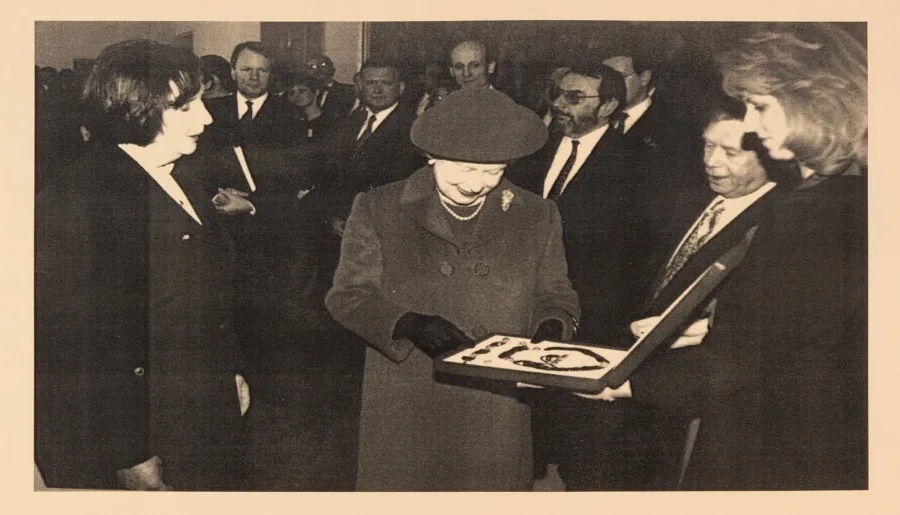 Muzeum v Turnově vystavuje kopii šperků, které dostala královna Alžběta II. při návštěvě v Brně