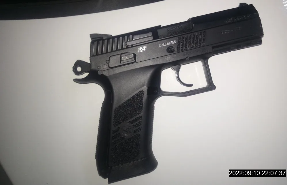 Muž v centru Liberce měl airsoftovou pistoli, byl zadržen. Hazardoval, míní policie