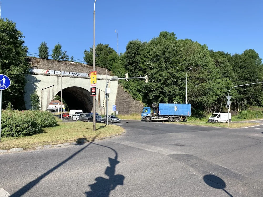 Příští týden začne přestavba křižovatky u viaduktu. Řidiči musí počítat s komplikacemi