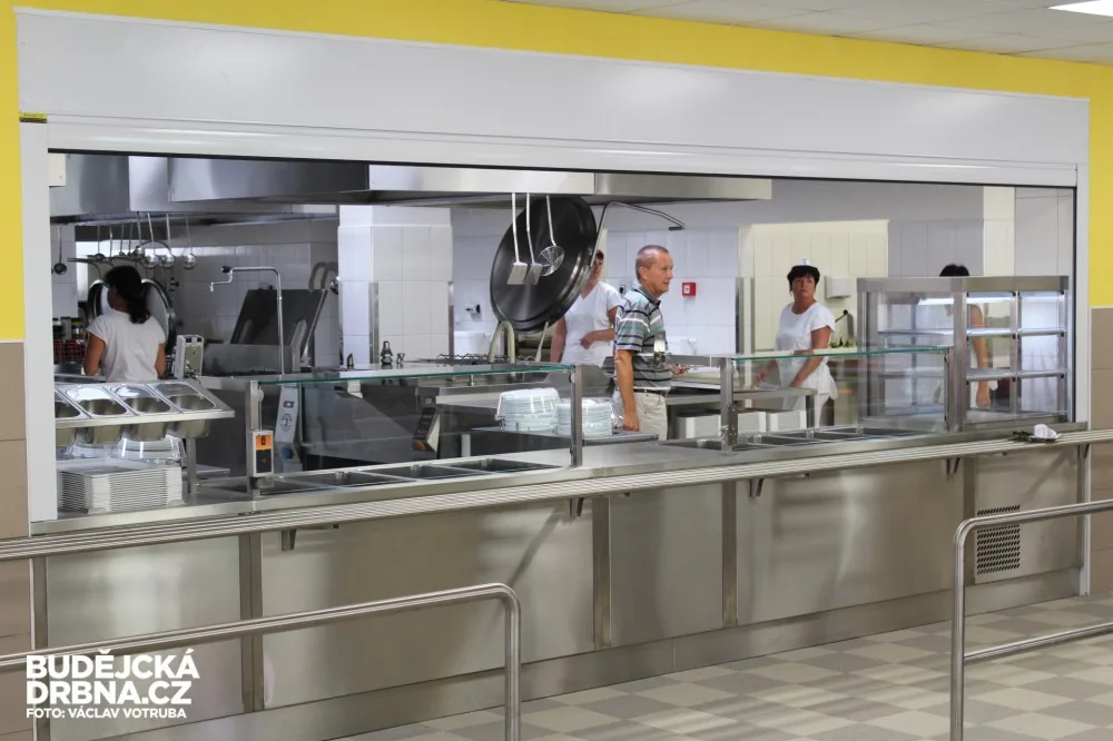Průměrná cena školních obědů pro patnáctileté se zvedla na více než 35 korun