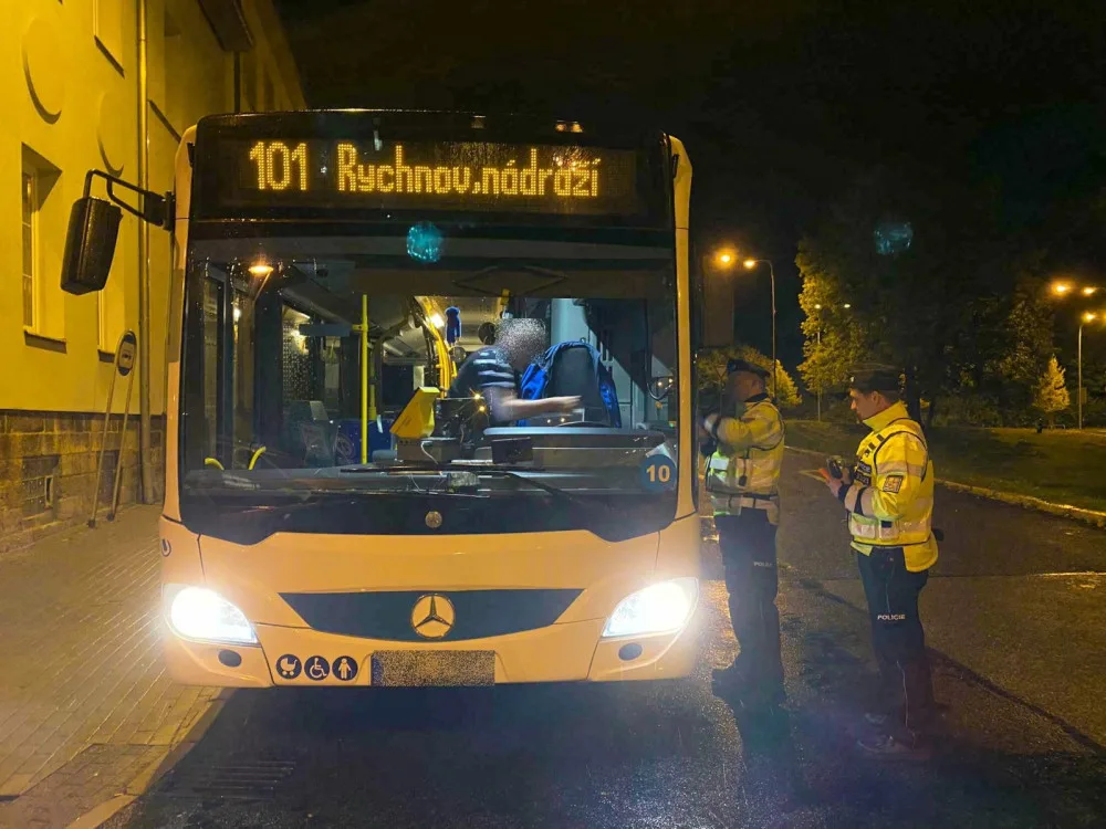 Policisté kontrolovali alkohol u řidičů hromadné dopravy. Žádného hříšníka neodhalili
