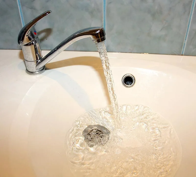 Šetříte na energiích? Pozor na legionellu, varují liberečtí hygienici
